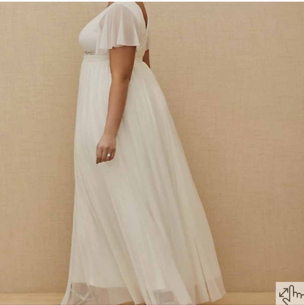 ♡NEW TO CLOSET♡ Torrid White Wedding Dress with Silver Accents - Picture 3 of 5
